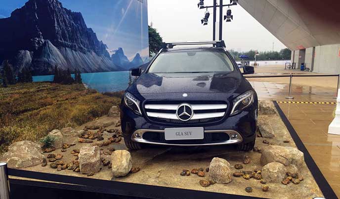 塑石假山圖片－北京廠家制作奔馳車展的塑石假山圖片