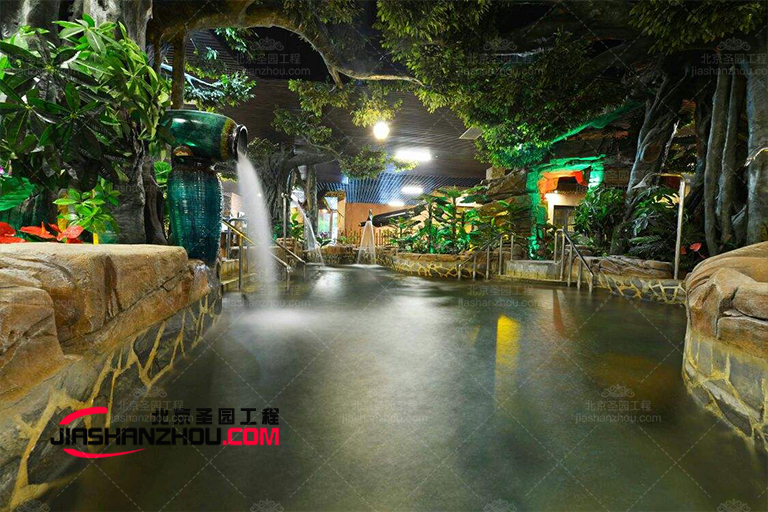 北方室內(nèi)外有了人造仿真樹(shù)植物也能如春天般充滿生機(jī)