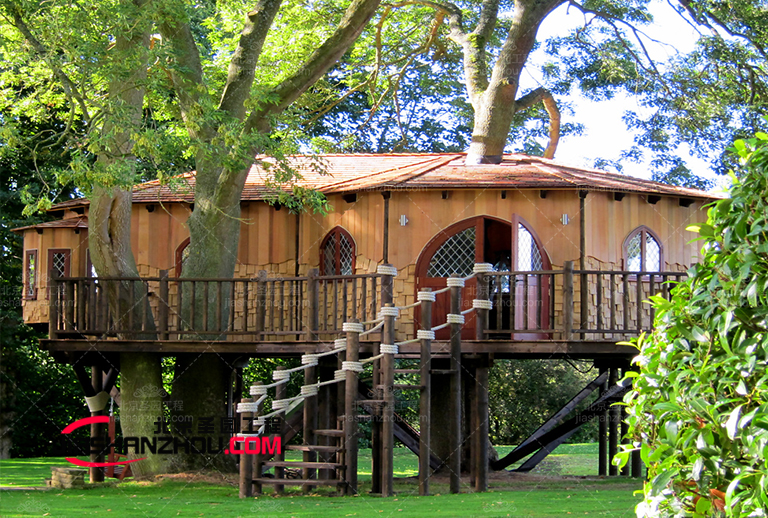 使用天然和人工室外仿真樹植物增強環(huán)境吸引力