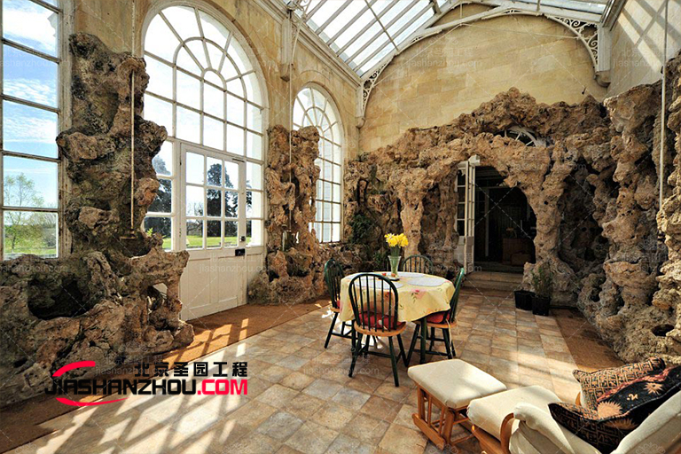 仿真洞穴別墅設(shè)計有著非常自然化的優(yōu)雅氛圍