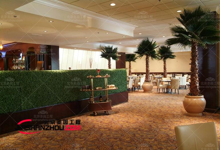 以自己喜歡的海灘主題仿真樹(shù)裝飾客房或臥室