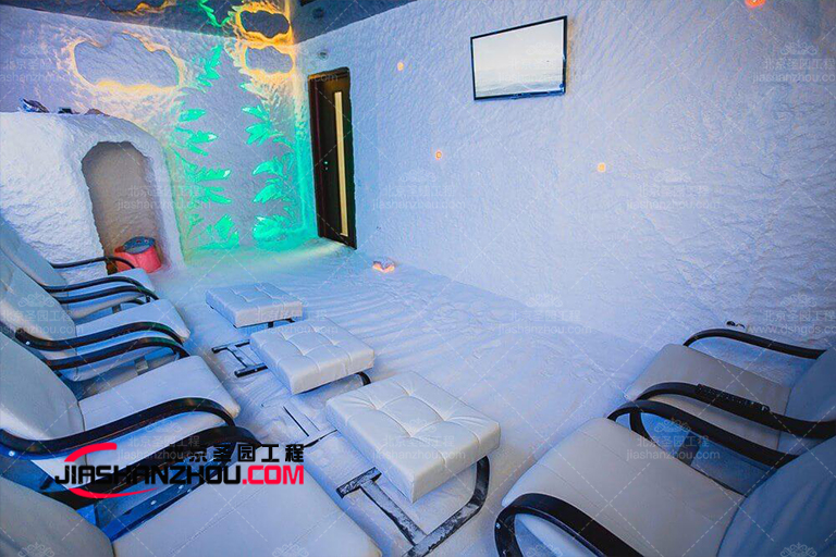 仿真鹽洞酒店將現(xiàn)代元素與傳統(tǒng)f 格的細(xì)節(jié)相結(jié)合