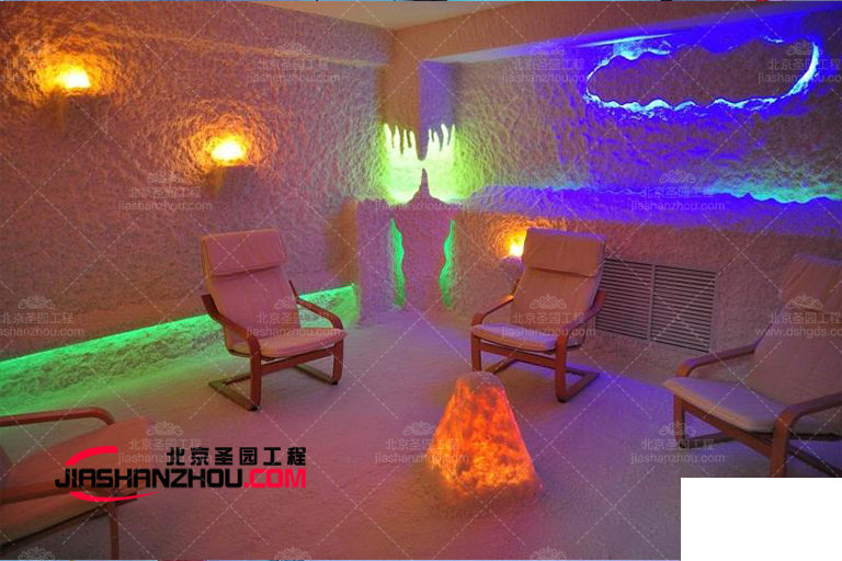 這個洞穴主題汗蒸鹽療房間是簡約和優(yōu)雅的縮影