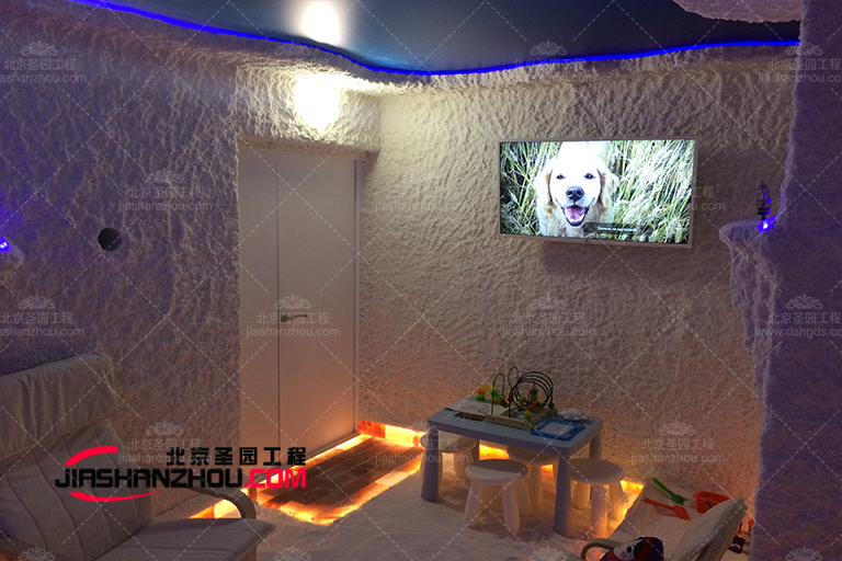 寬敞的現(xiàn)代喜馬拉雅鹽療房擁有非酒店般的溫馨氛圍