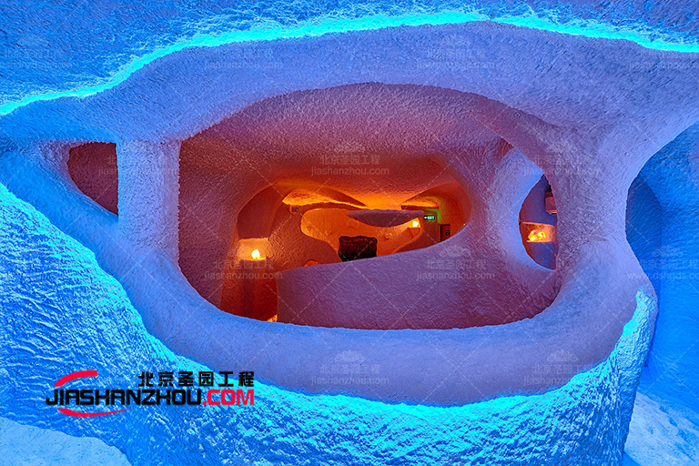 喜馬拉雅鹽療房墻壁邊緣采用簡單的線條設(shè)計