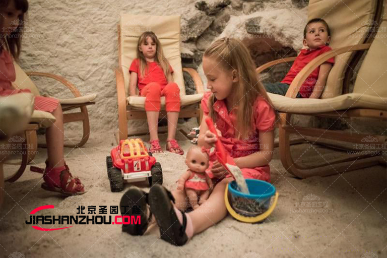 非常卡通化的兒童主題仿真鹽洞汗蒸房間任何孩子都會(huì)喜歡