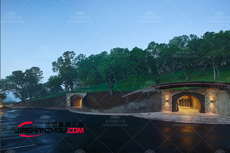 復(fù)古又充滿活力的仿真山洞客棧室內(nèi)外設(shè)計