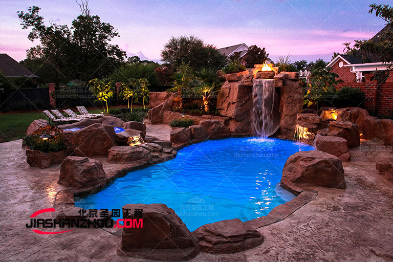 蘇州洛克公園GRC塑石假山水池景觀制作中