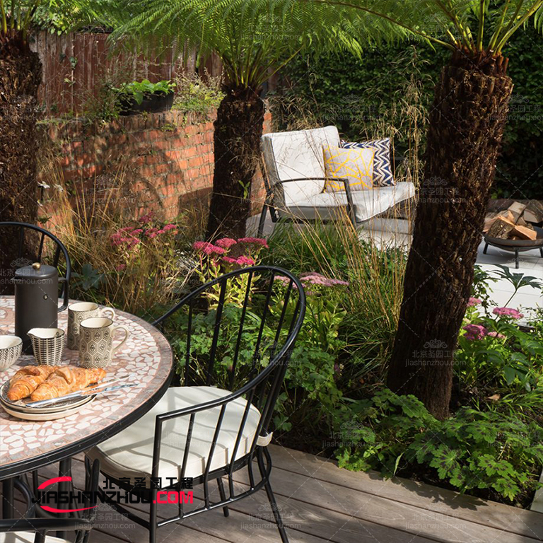 全年欣賞熱帶樹木和異國情調(diào)的人工仿真樹景觀