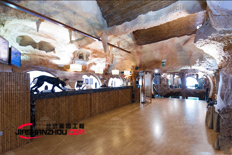 仿自然鹽洞茶餐廳有著簡(jiǎn)約和令人愉悅的柔和配色方案