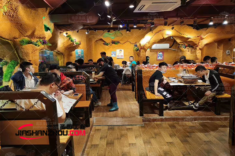 仿天然天然巖洞酒店餐廳可以創(chuàng)造出視覺上有趣的設(shè)計(jì)