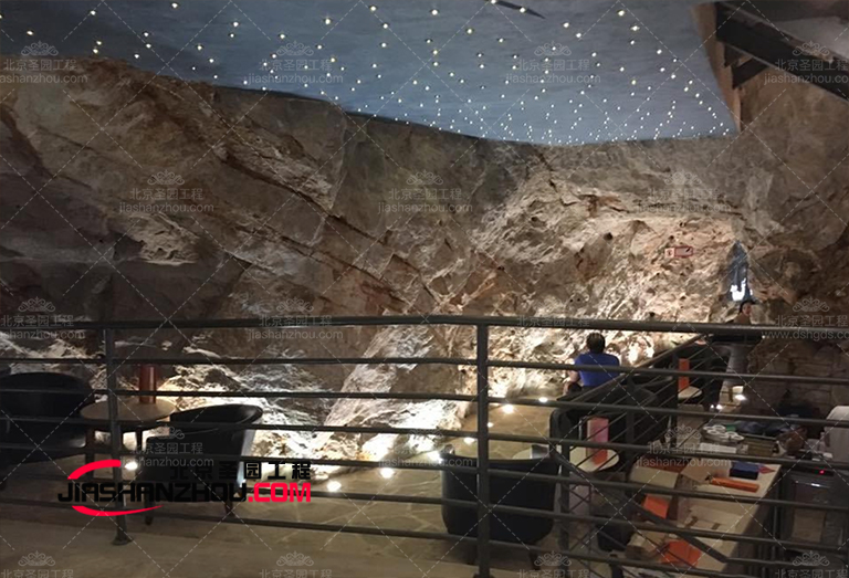 豪華仿天然洞穴主題餐廳開放式布局使空間保持明亮和寬敞