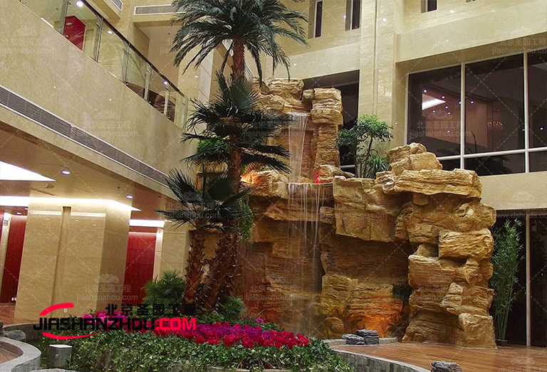 給北方地區(qū)帶來(lái)熱帶f 情的完美方式 人造仿真樹景觀棕櫚樹