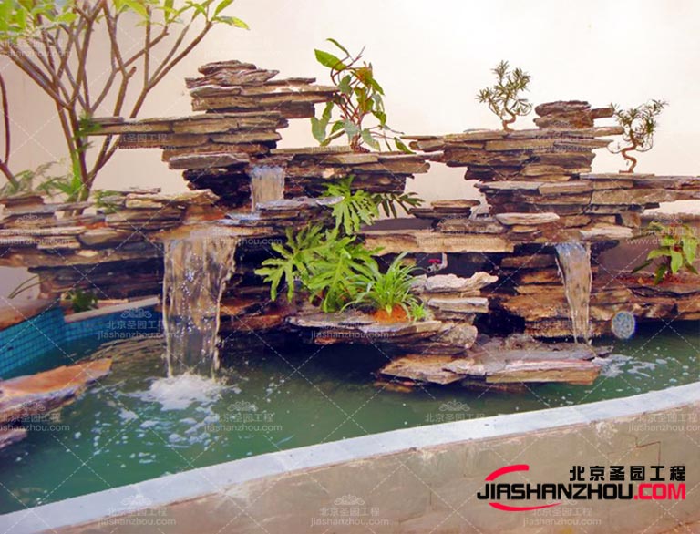 塑石假山創(chuàng)造出的f 景增強了美的欣賞能力