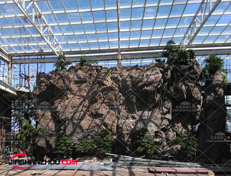 在園林中常見(jiàn)的塑石假山造景中功能與手法
