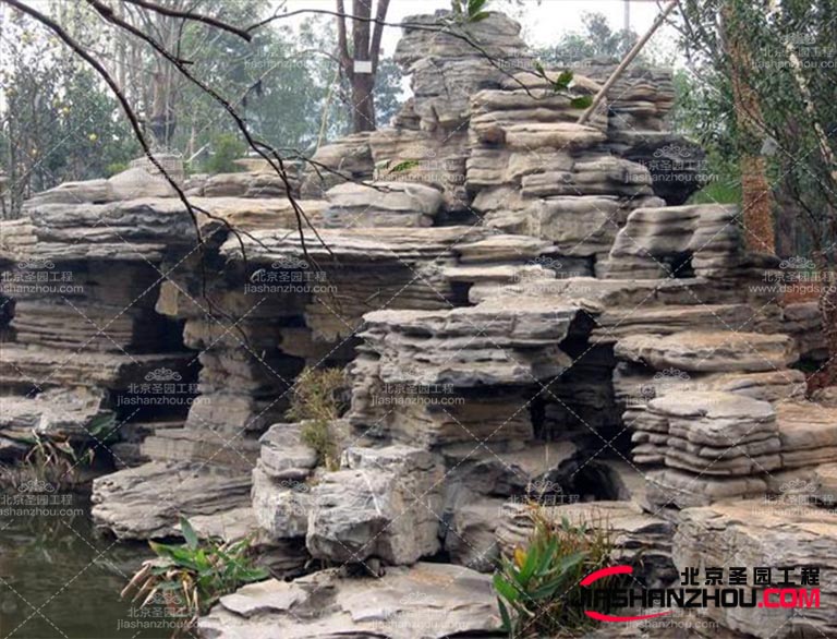 塑石假山需要把控從生產(chǎn)到維護(hù)的細(xì)節(jié)