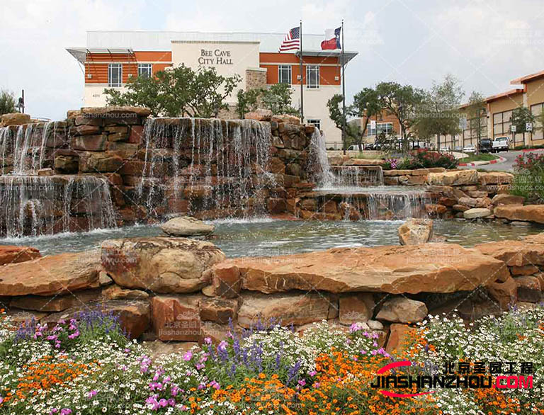 塑石假山也稱水泥假山 那么塑石假山都有什么優(yōu)點呢？