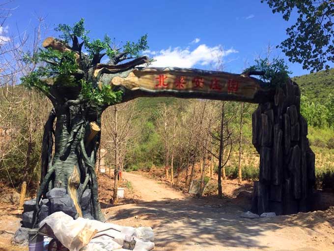 仿真樹大門既經(jīng)濟(jì)又實(shí)用達(dá)到美化環(huán)境效果