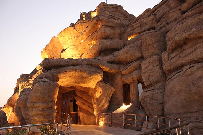 水泥假山的骨架我們?cè)撊绾伪ｐB(yǎng)？水泥假山保養(yǎng)骨架的步驟是什么？