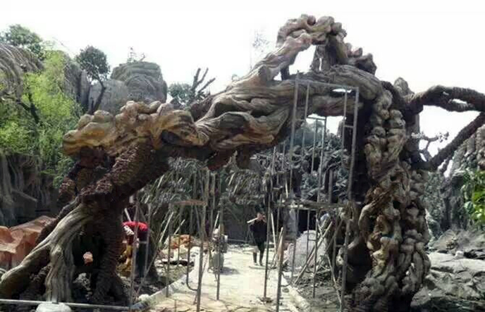 仿真樹(shù)大門景觀詮釋了大自然營(yíng)造的意境之美
