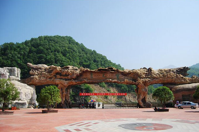 一個(gè)好的仿真樹(shù)大門(mén)幫助景區(qū)達(dá)到一定的宣傳需求