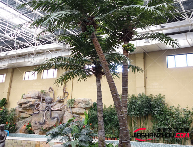 而且仿真樹無需經(jīng)常澆水、修剪等維護(hù)，相對于真樹容易管理