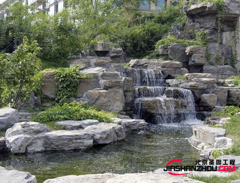 制作假山的過程需要花費大量的力，但它也帶來了特的樂趣