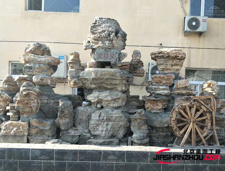 塑石假山具有造型多樣、色彩豐富耐用性強(qiáng)等特點(diǎn)根據(jù)場(chǎng)景定制