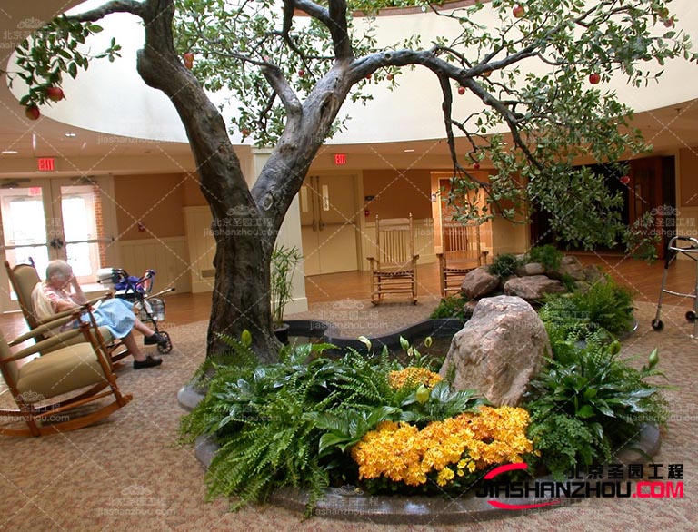 仿真樹(shù)可用于裝飾室內(nèi)或室外空間一般會(huì)放在公園，商場(chǎng)廣場(chǎng)等地方