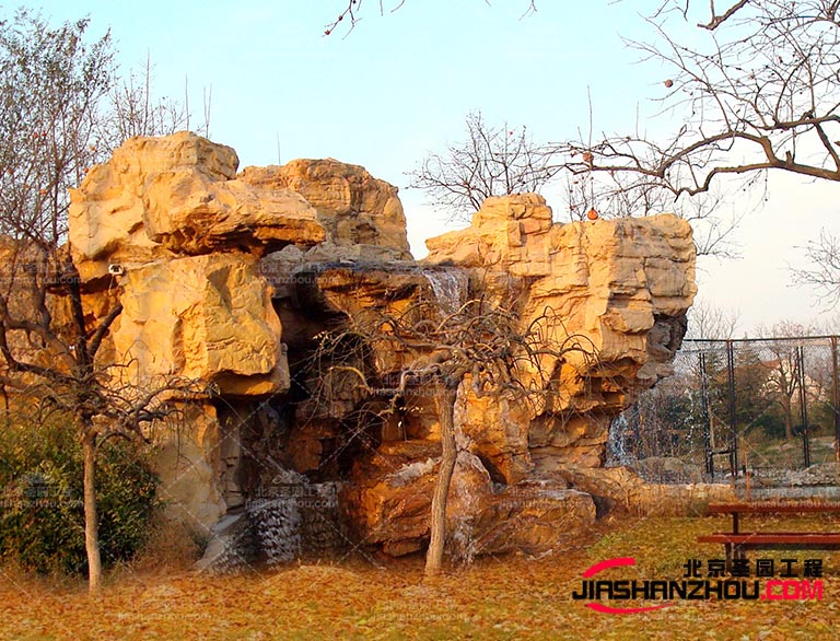 塑石假山在現(xiàn)代的城市化中與建設(shè)中也扮演著一個(gè)重要的角色