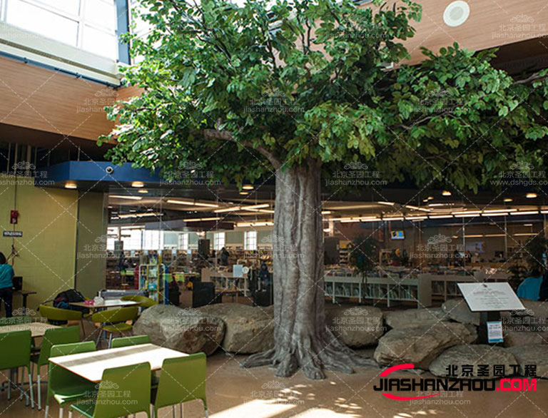 先還需要注意仿真樹其安全性如避免仿真樹倒塌、破碎等情況