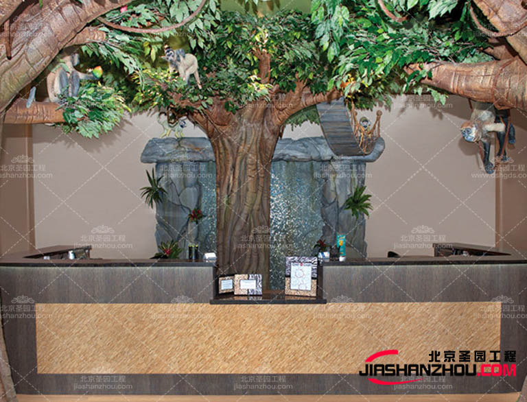 城市中的仿真樹(shù)木可以在城市中增加綠色覆蓋面積，凈化空氣