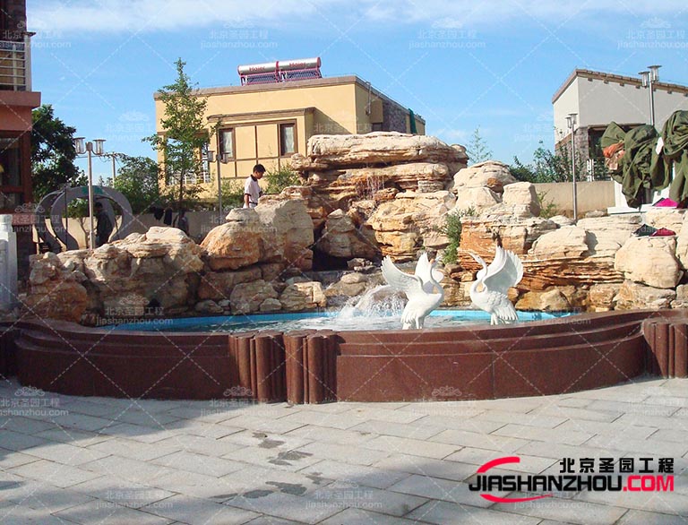 塑石假山的優(yōu)點與缺點，要如何施工才能加的美觀大方