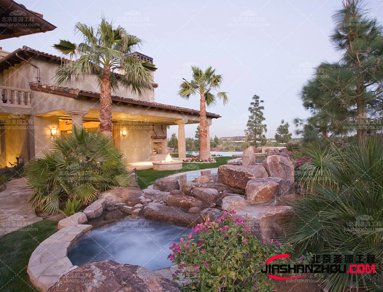 塑石假山可以創(chuàng)造出令人開心的場景，讓人們可以進行愉快的玩耍