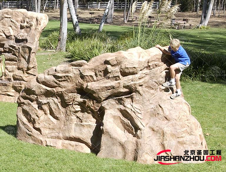 塑石假山的使用不僅可以保護(hù)游客的安全，還可以保護(hù)環(huán)境