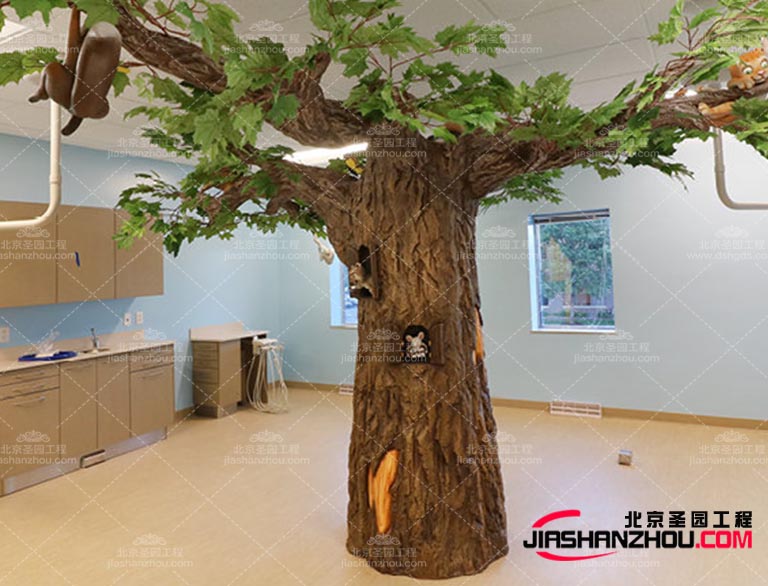 仿真樹傳遞出一種關(guān)注環(huán)境和社區(qū)的價值觀表達(dá)出品牌