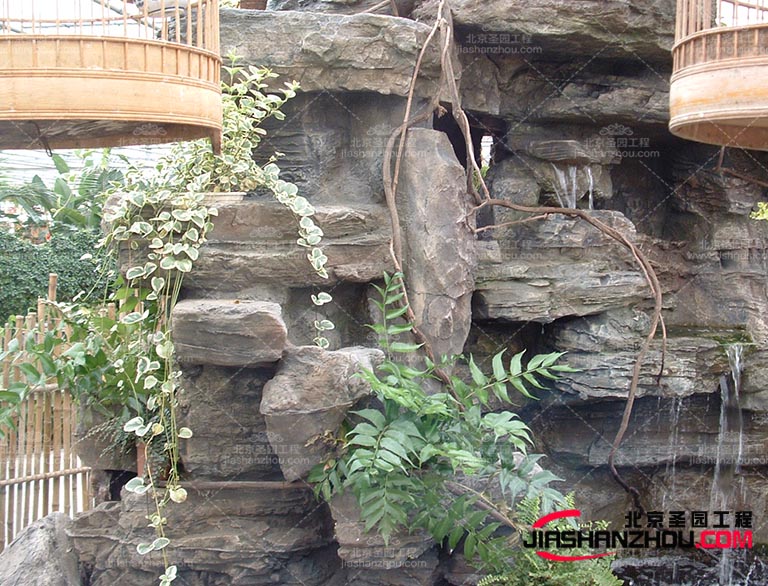 塑石假山可以成為一個令人矚目的擺設(shè)您可以選擇一個適合尺寸