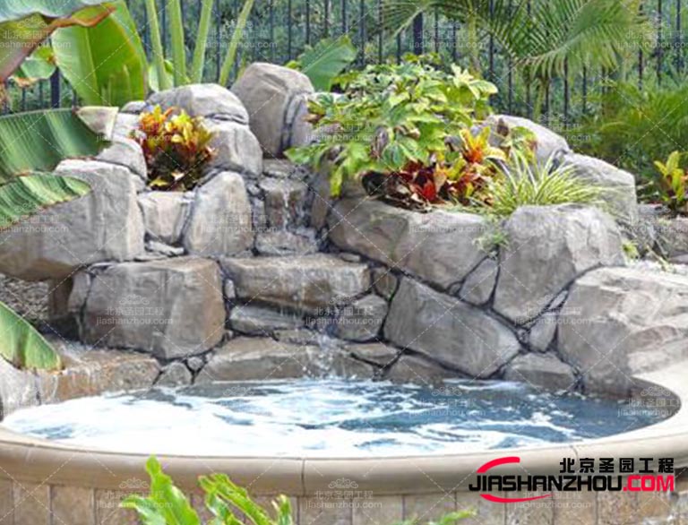 塑石假山可以選擇一些與自然主題相關(guān)的假山，如動(dòng)物形象