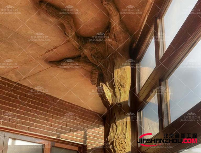 選擇和擺放小型仿真植物時(shí)，要考慮植物的適應(yīng)環(huán)境、與空間整體協(xié)調(diào)