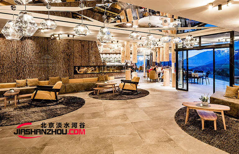 把酒店民宿打造成樹屋一樣的造型  上海仿真樹皮酒店設(shè)計