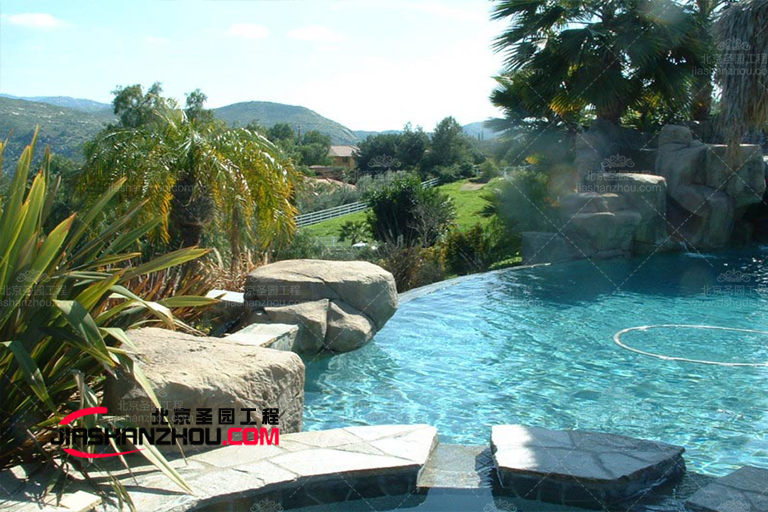 北京仿真假山實景圖 仿真假山春日里絢麗盡顯魅力