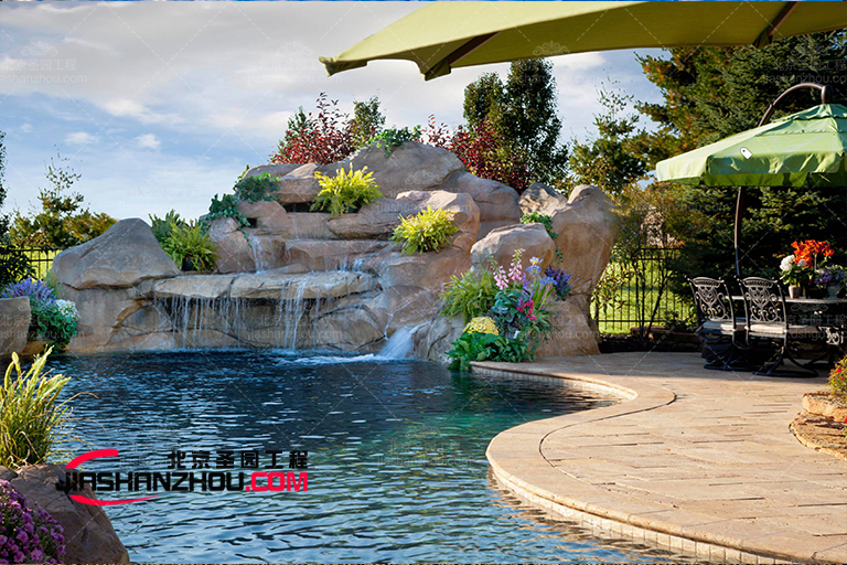 淺談仿真假山水池 為什么選擇仿真假山水池裝飾室內(nèi)外
