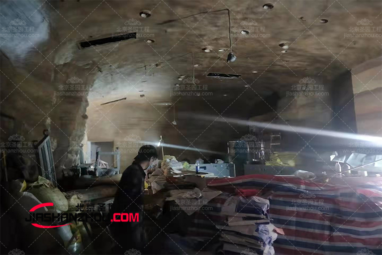 洞穴餐廳.jpg 洞穴餐廳