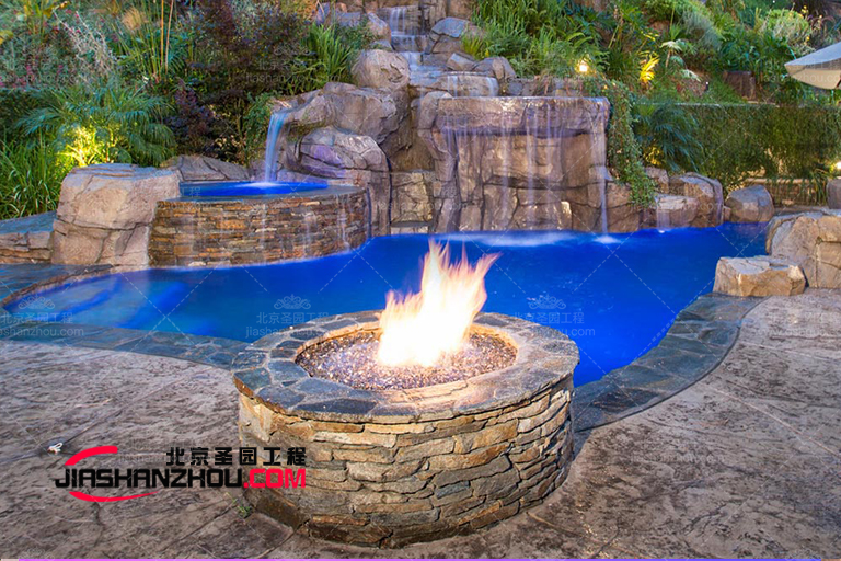 仿真假山.jpg 仿真假山.jpg